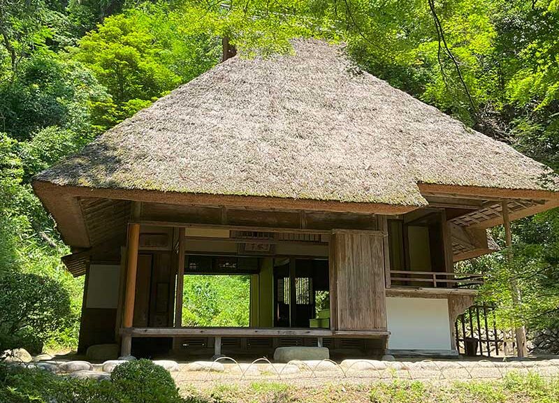 池から見える吉水亭
